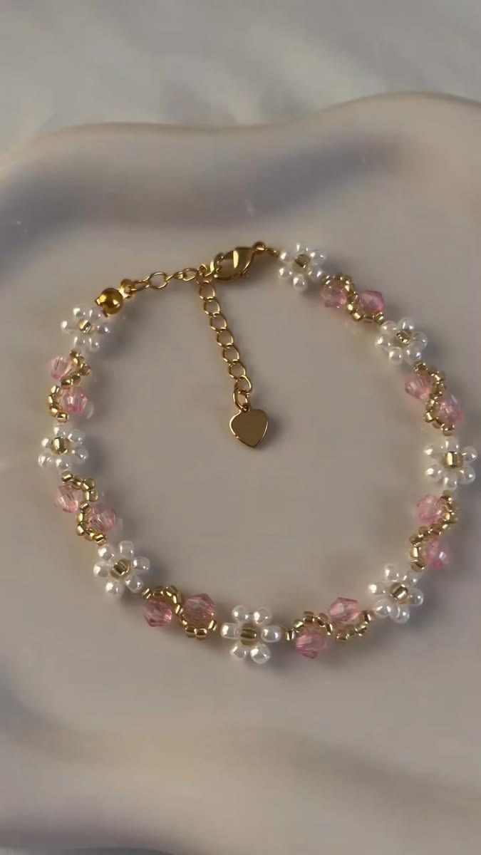 Daisy beaded bracelet in pink, white and gold with heart charm